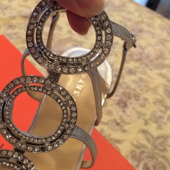 Gorgeous Ivanka Trump Shoe! - Picture 2 of 6